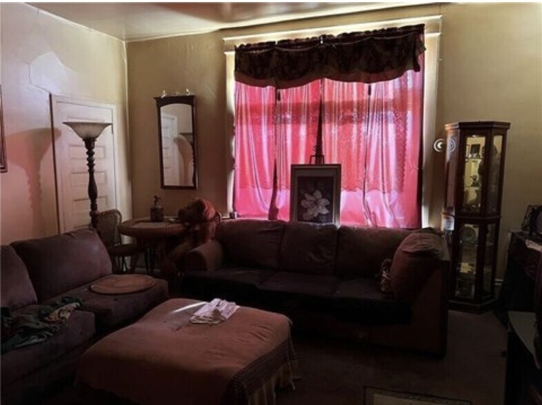 More Photos Of 107 E Wallace Ave, New Castle Office For Sale
