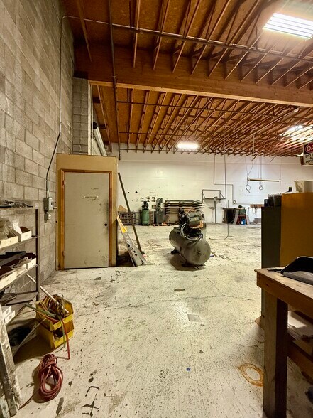 More Photos Of 110 Spring Hill Dr, Grass Valley Manufacturing For Sale