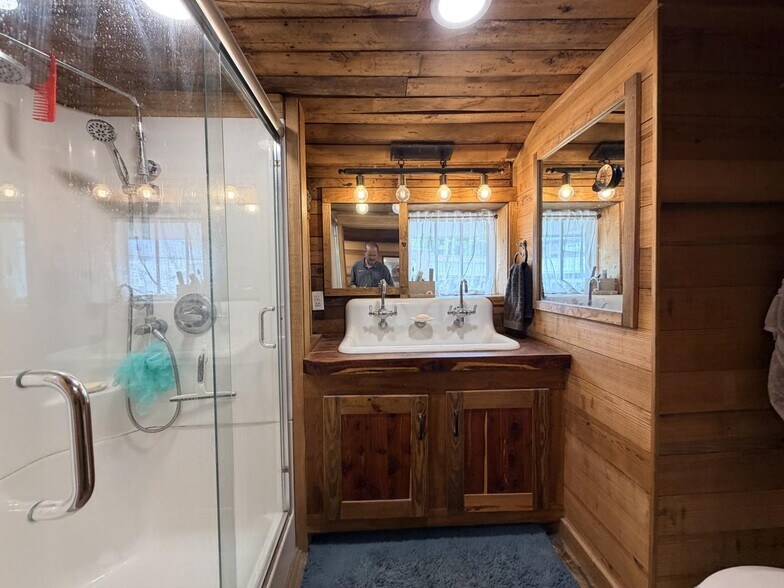 More Photos Of 114 Dogwood Ave, Middleton Auto Repair For Sale