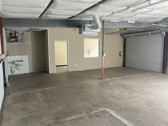 More Photos Of 1706 Dungan Ln, Austin Unknown For Lease