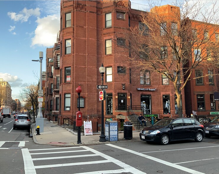 More Photos Of 303-305 Newbury St, Boston Storefront Retail Office For Lease
