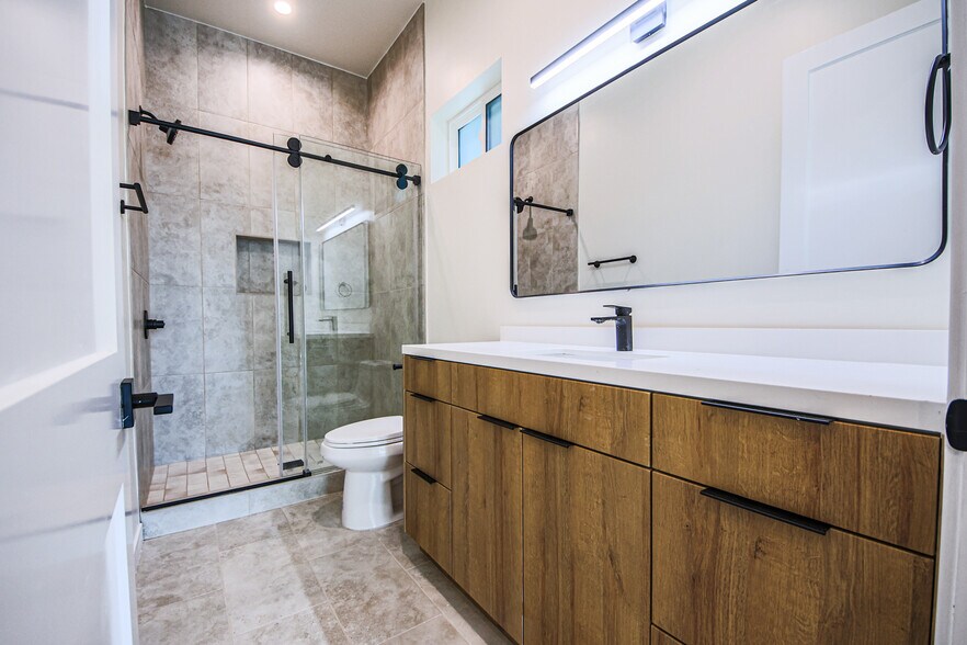 More Photos Of 2129 Aaron St, Los Angeles Apartments For Sale