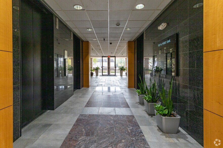 More Photos Of 701 N Post Oak Rd, Houston Office For Sale