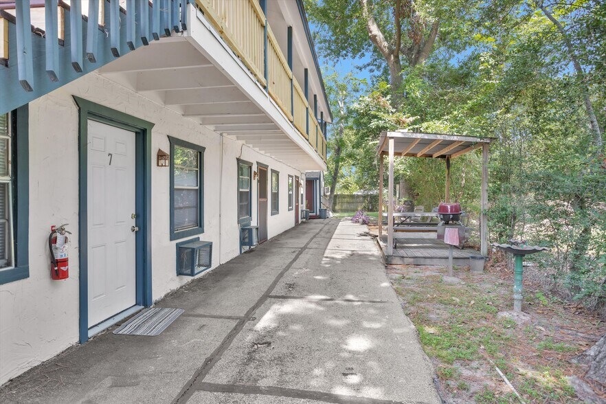 More Photos Of 1107 Palestine St, Conroe Apartments For Sale