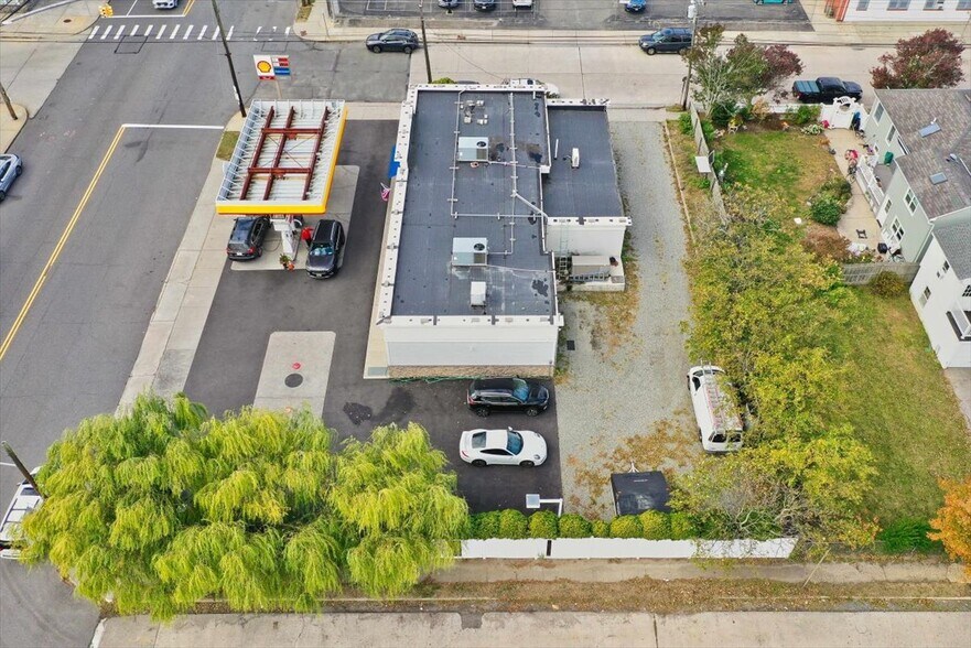 More Photos Of 12 Lido Blvd, Point Lookout Service Station For Sale