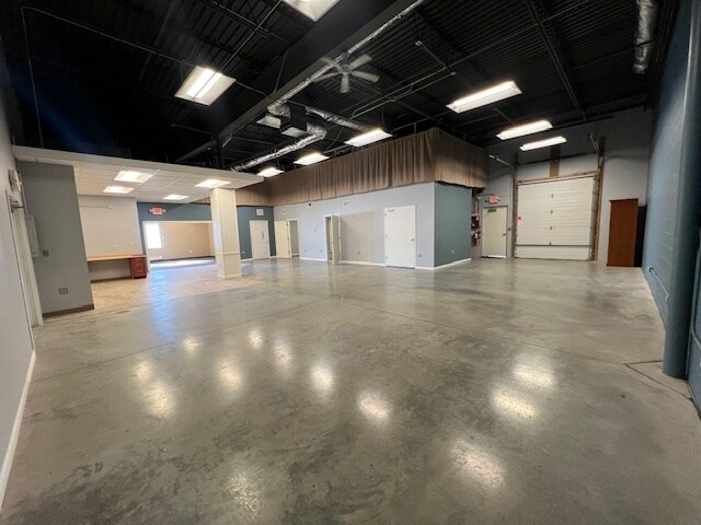 More Photos Of 2742 Barney Ct, McHenry Warehouse For Lease
