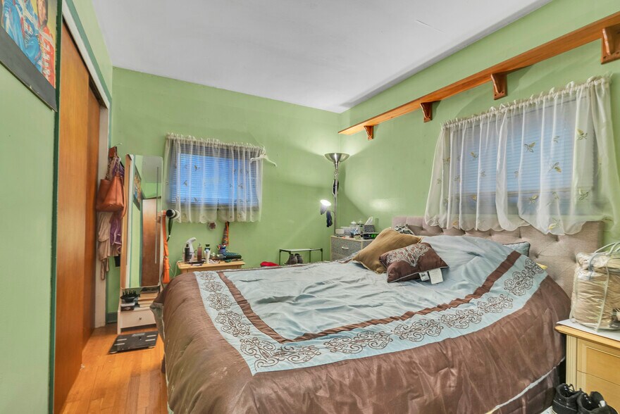 More Photos Of 238 Stuyvesant Ave, Lyndhurst Flex For Sale