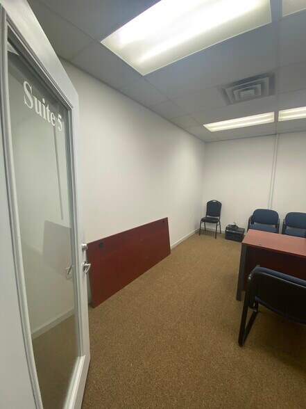 More Photos Of 556 Main St, Stroudsburg Office Residential For Lease