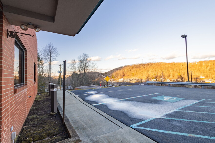 More Photos Of 120 Sunrise Ave, Honesdale Medical For Lease