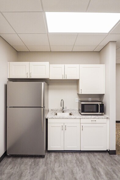 More Photos Of 2120 S Ridge Rd, Green Bay Office For Lease