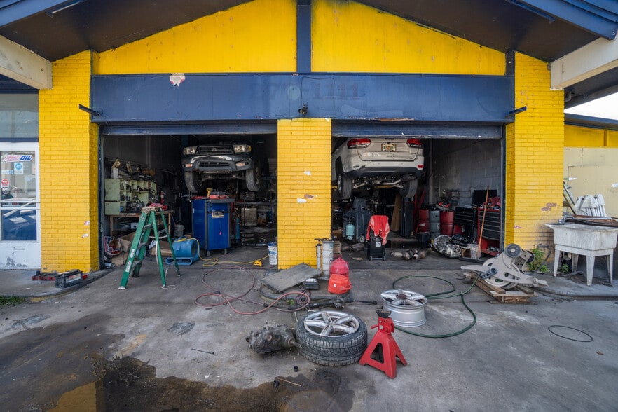 More Photos Of 5507 E Colonial Dr, Orlando Auto Repair For Sale