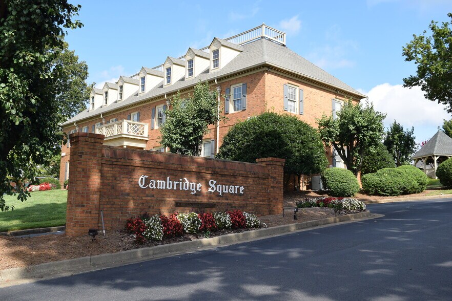 More Photos Of 1071 Cambridge Sq, Alpharetta Office For Sale