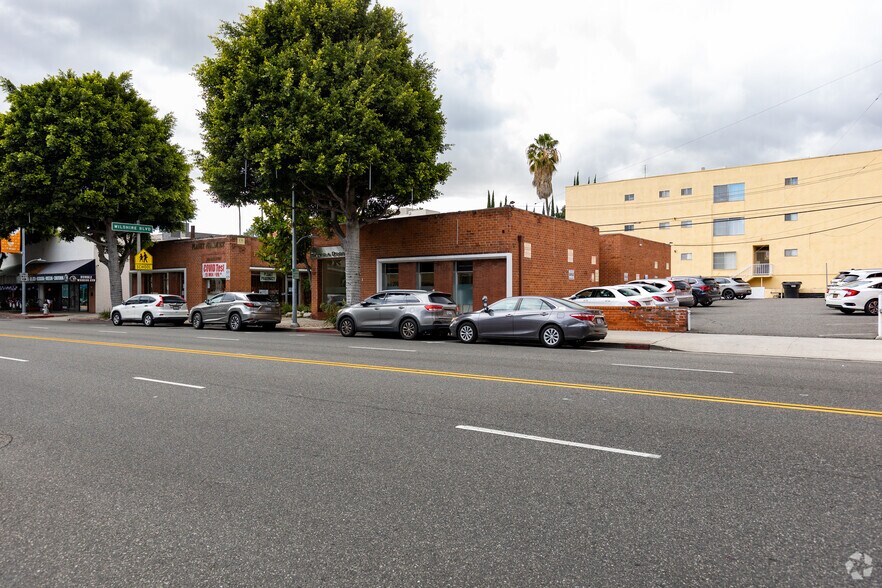 More Photos Of 127-131 N Robertson Blvd, Beverly Hills Storefront Retail Office For Lease