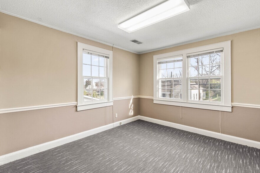More Photos Of 302 N White St, Lancaster Office For Sale