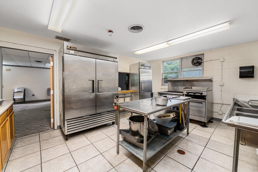 More Photos Of 1050 Kemper Meadow Dr, Cincinnati Religious Facility For Sale