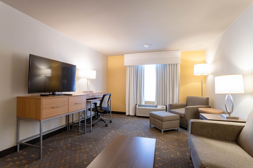 More Photos Of 600 Interstate 30, Little Rock Hotel For Sale