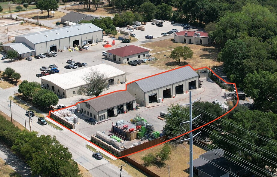 More Photos Of 717 Tower Ln, McKinney Warehouse For Lease