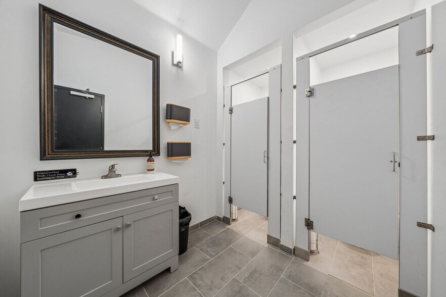 More Photos Of 534 S Main St, Greensburg Bar For Sale