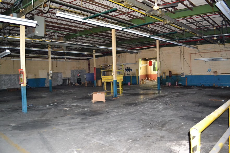 More Photos Of 315 Poston Dr, Crawfordsville Manufacturing For Sale