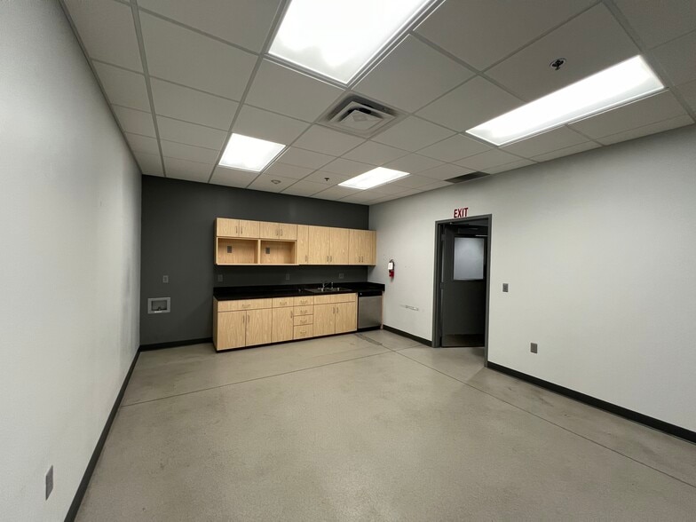 More Photos Of 2980 E Coliseum Blvd, Fort Wayne Industrial For Lease