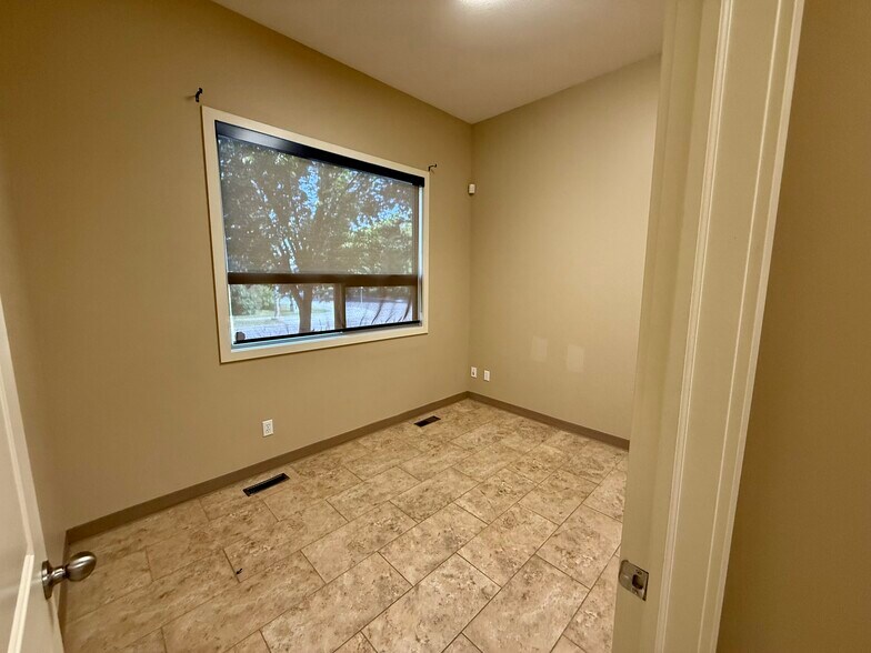 More Photos Of 9005 127 Av NW, Edmonton Flex For Lease