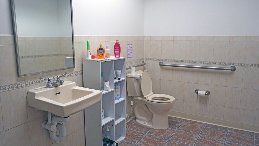 More Photos Of 483 Montgomery Rd, Altamonte Springs Office For Sale