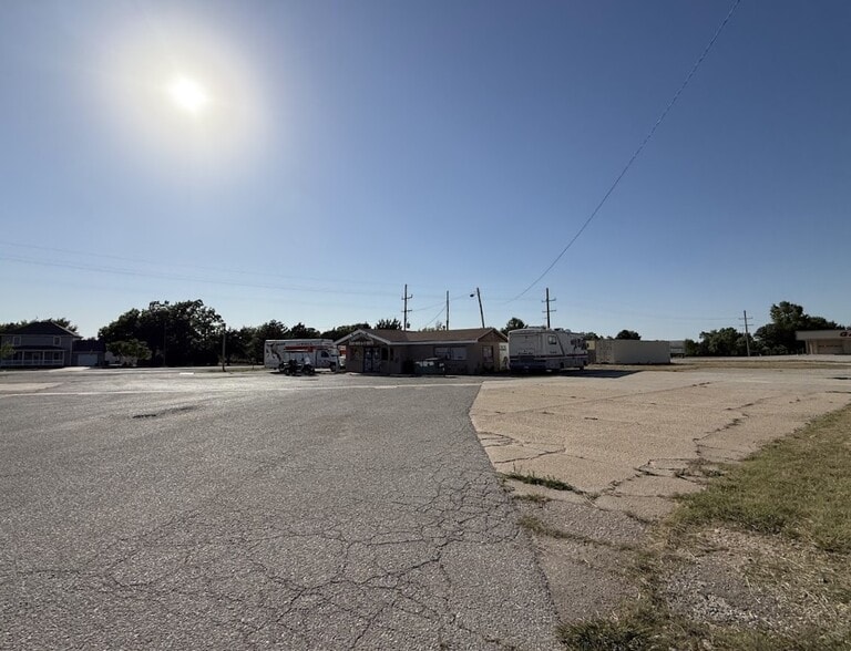 More Photos Of 411 Old Kansas 61 Highway, Inman Convenience Store For Sale