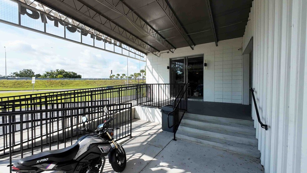 More Photos Of 3600 N 75th Ter, Pinellas Park Loft Creative Space For Lease