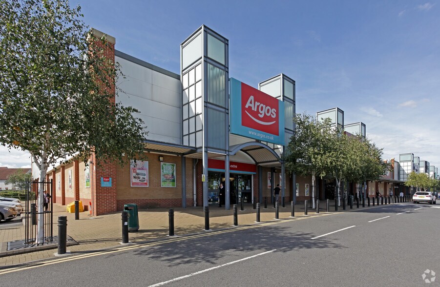 More Photos Of 4-12 Twin Tumps Way, London Freestanding For Lease