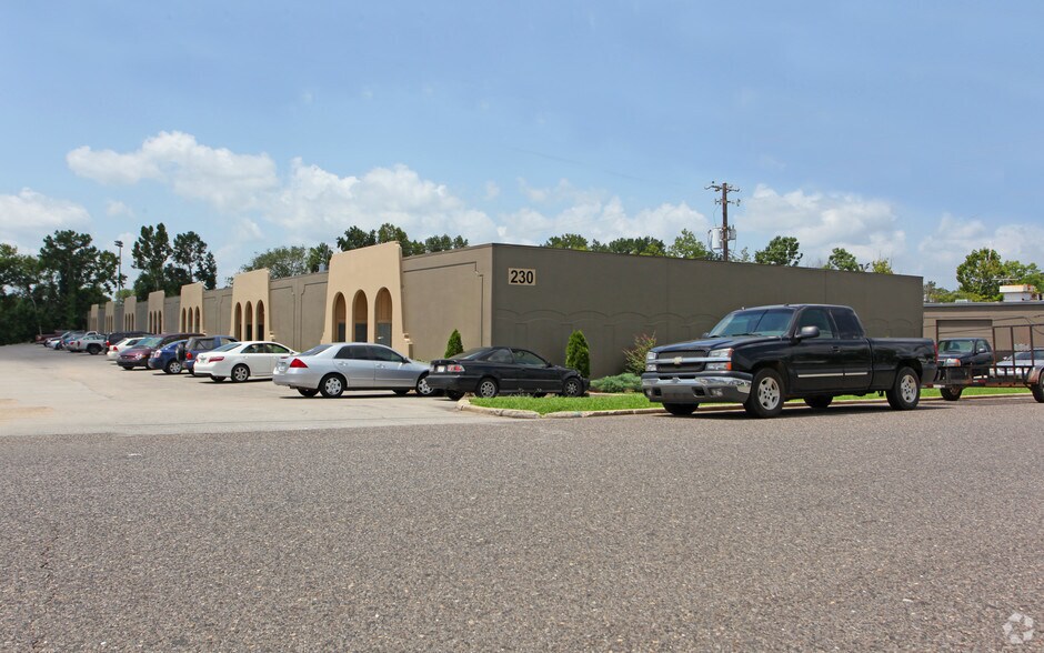 More Photos Of 237 Oxmoor Cir, Birmingham Unknown For Lease