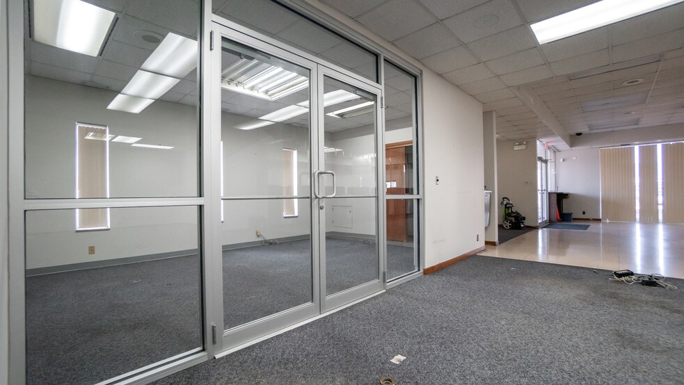 More Photos Of 7007 Calumet Ave, Hammond General Retail For Sale