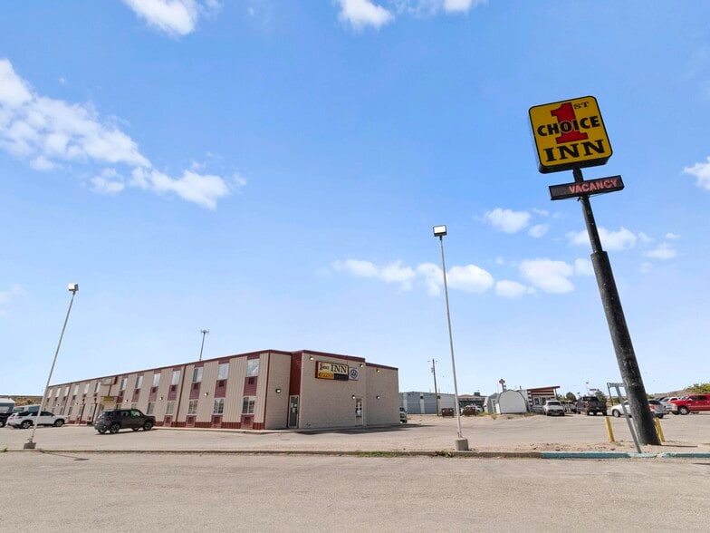 More Photos Of 1904 E Cedar St, Rawlins Hotel For Sale