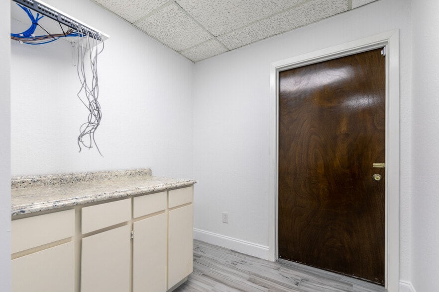More Photos Of 736 N Fielder Rd, Arlington Medical For Sale