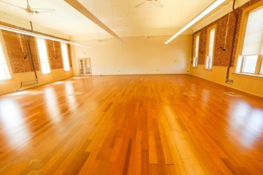 More Photos Of 12-14 N Newstead Ave, Saint Louis Office For Lease