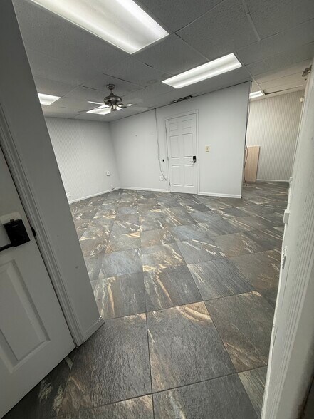 More Photos Of 3935 Enterprise Ave, Naples Auto Salvage Facility For Lease