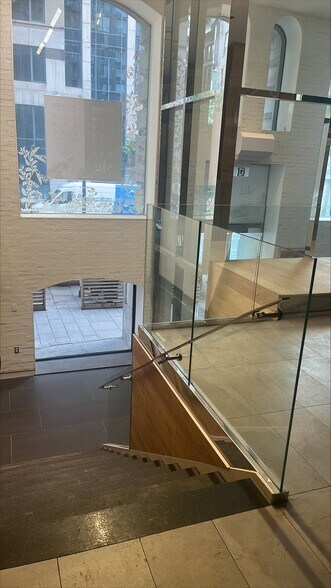 More Photos Of 460-464 Mcgill, Montréal Office For Sale