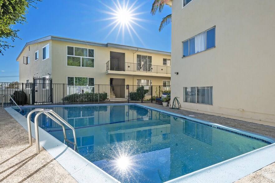 More Photos Of 3410 Club Dr, Los Angeles Apartments For Sale