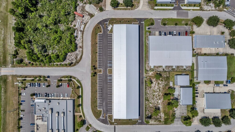 More Photos Of 3092 Oxbow Cir, Cocoa Industrial For Lease