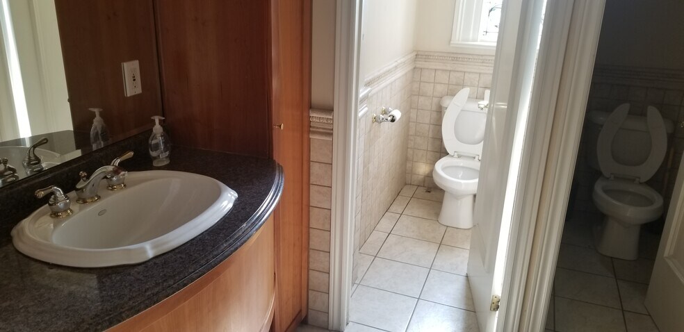 More Photos Of 34 Water St N, Cambridge Office For Lease