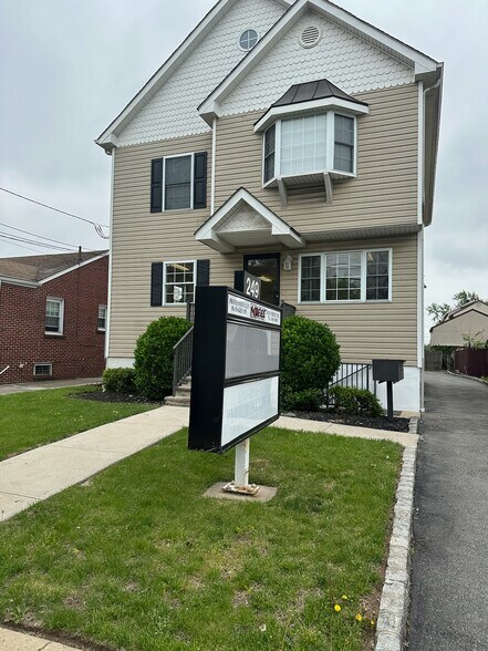 More Photos Of 249 Main St, Woodbridge Office For Lease