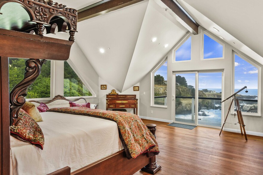 More Photos Of 266 Dolphin Dr, Whitethorn Hotel For Sale