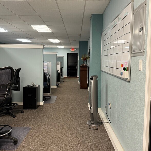 More Photos Of 2301 10th St, Floresville Light Distribution For Lease