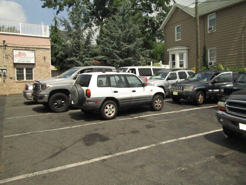 More Photos Of 525 Elm St, Kearny Auto Salvage Facility For Sale