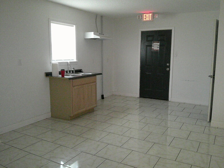 More Photos Of 970 McDonald St, Waycross Flex For Sale