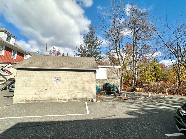 More Photos Of 11 Park Pl, Verona Flex For Lease