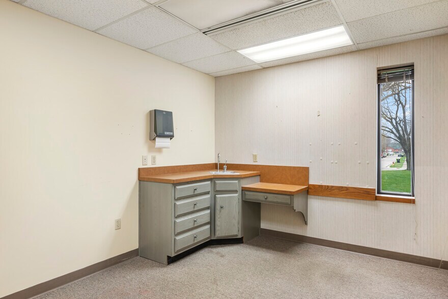 More Photos Of 1255 Engle St, Huntington Light Distribution For Sale