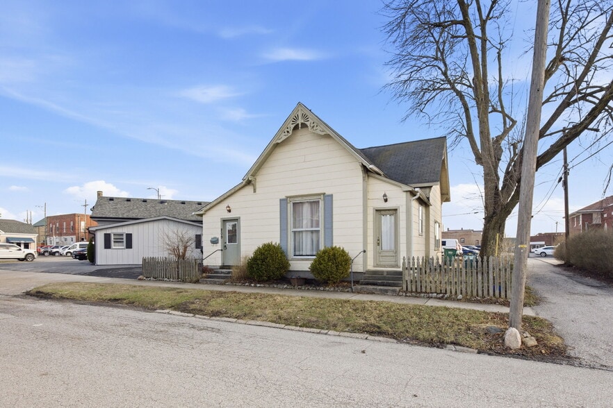 More Photos Of 209 W North St, Lebanon Office For Sale