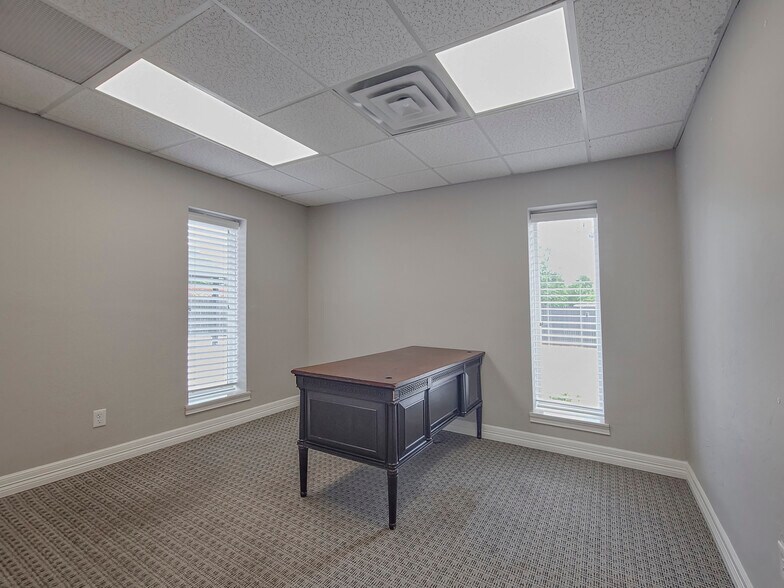 More Photos Of 6001 Nw Expressway, Oklahoma City Office For Sale