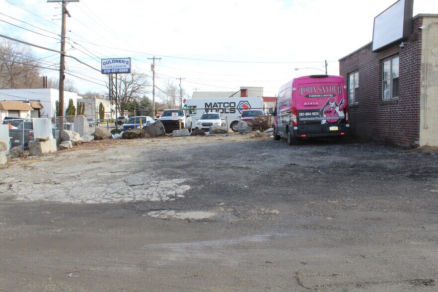 More Photos Of 5112 Umbria St, Philadelphia Light Manufacturing For Lease