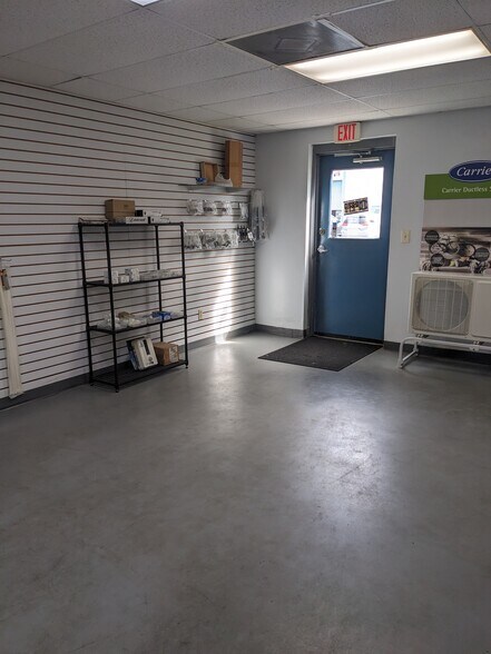 More Photos Of 2792 Michigan Ave, Kissimmee Warehouse For Lease